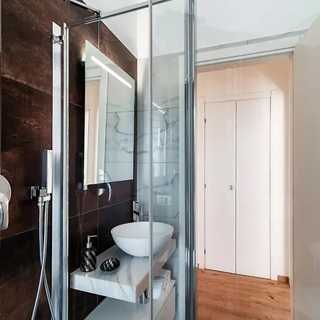 Apartament Contrada Sant'elia - By Myhomeincomo Como