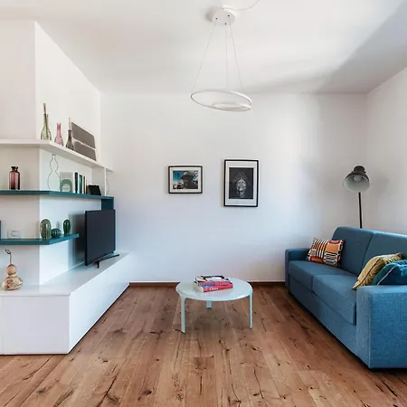 Contrada Sant'elia - By Myhomeincomo Apartament